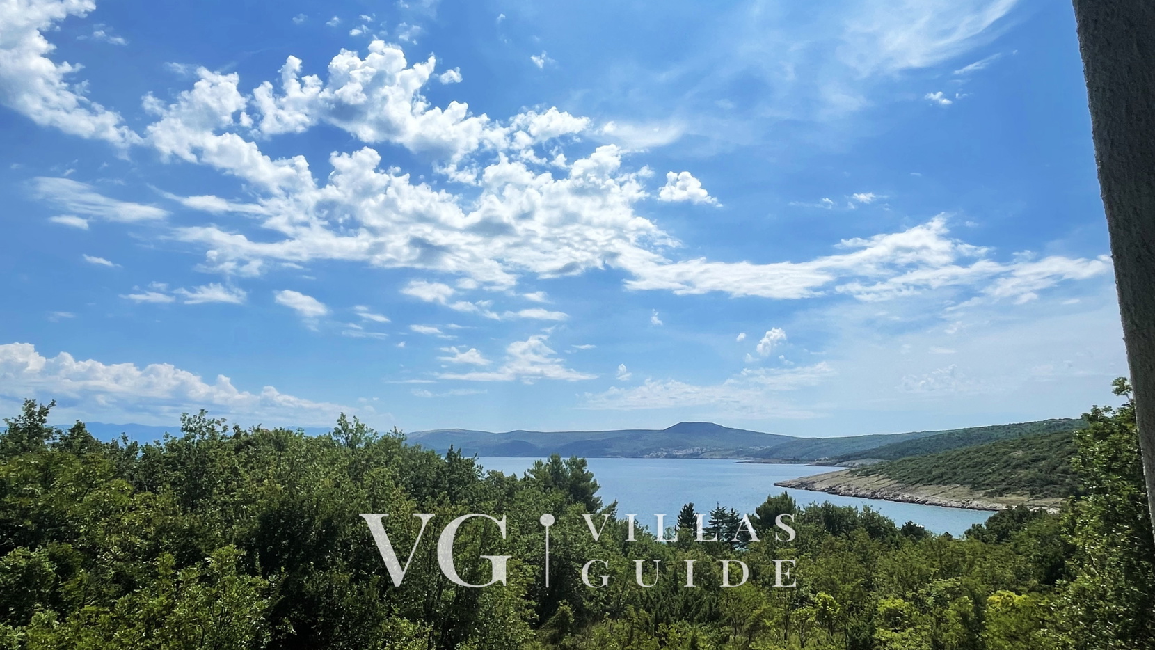 Villa Ruby beachfront Garden and property exterior