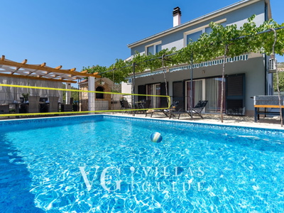 Holiday home Silvija Piscina