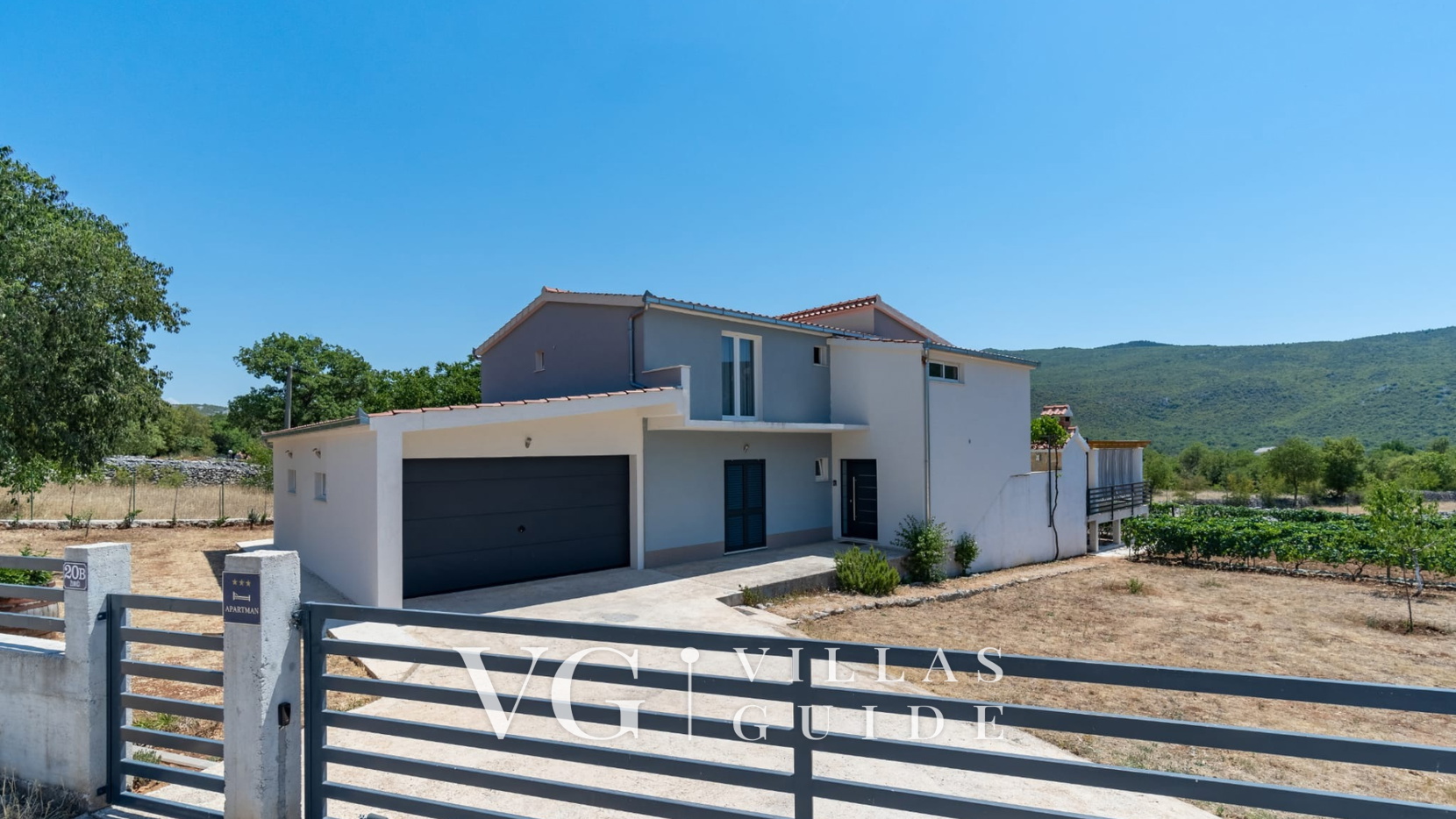 Holiday home Silvija Garden and property exterior