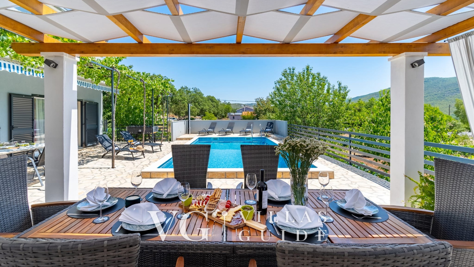 Holiday home Silvija Garden and property exterior