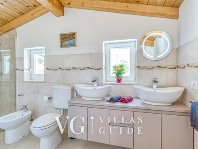 Villa Butterfly Bathroom