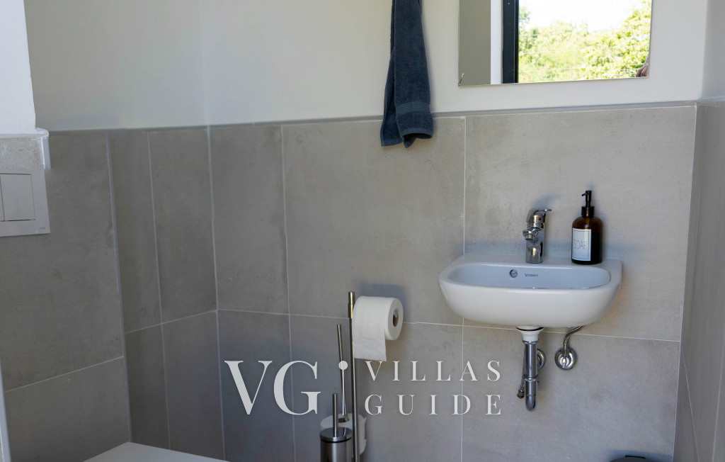 Villa Blue Moon Guest toilet