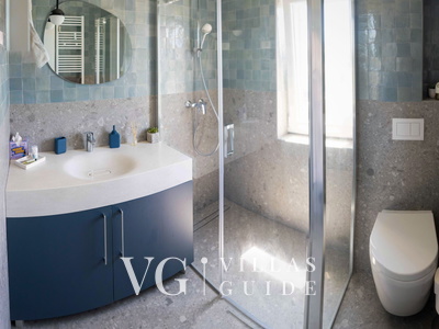 Villa Blue Moon Bathroom