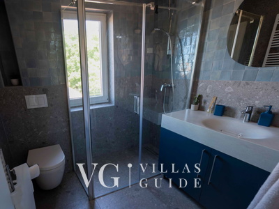 Villa Blue Moon Bathroom