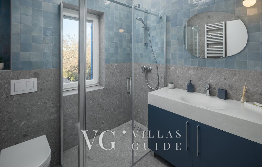 Villa Blue Moon Bathroom