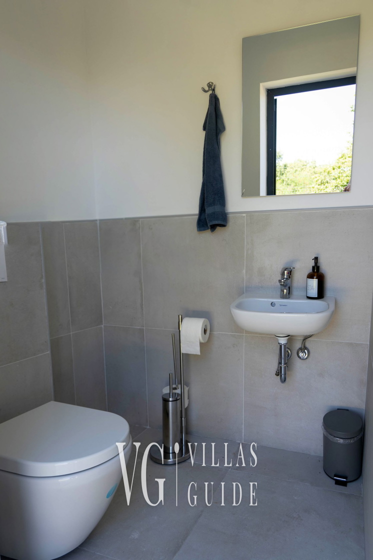 Villa Blue Moon Guest toilet