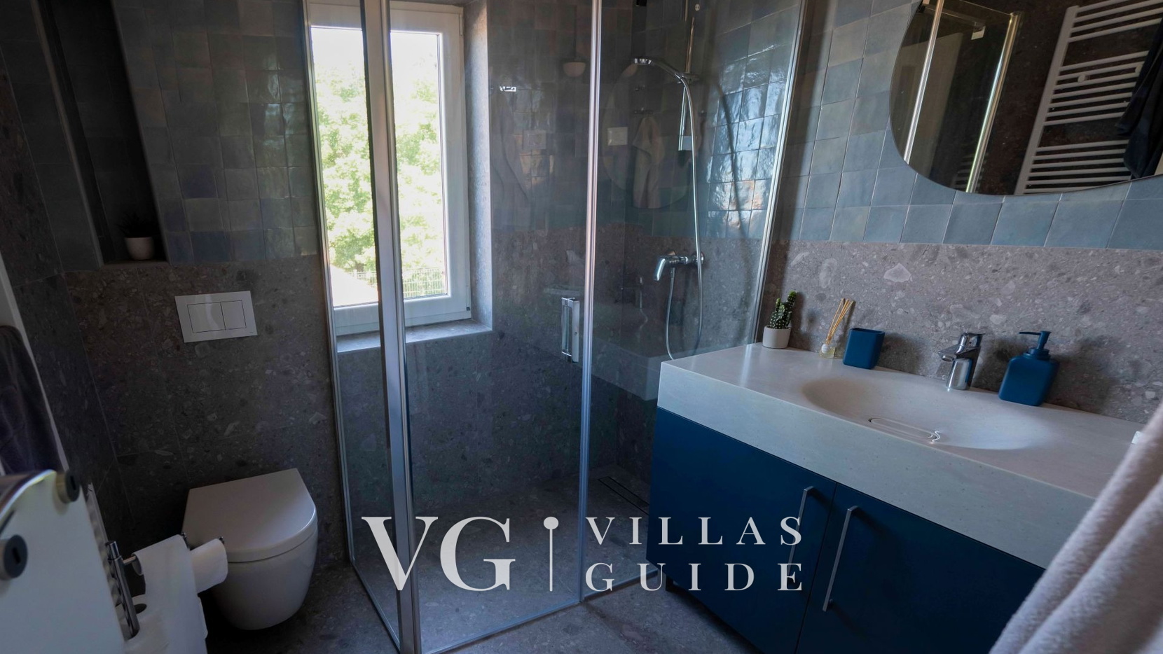 Villa Blue Moon Bathroom