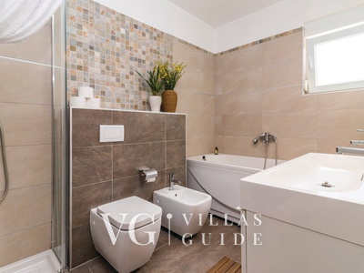 Villa La Vidas Bathroom