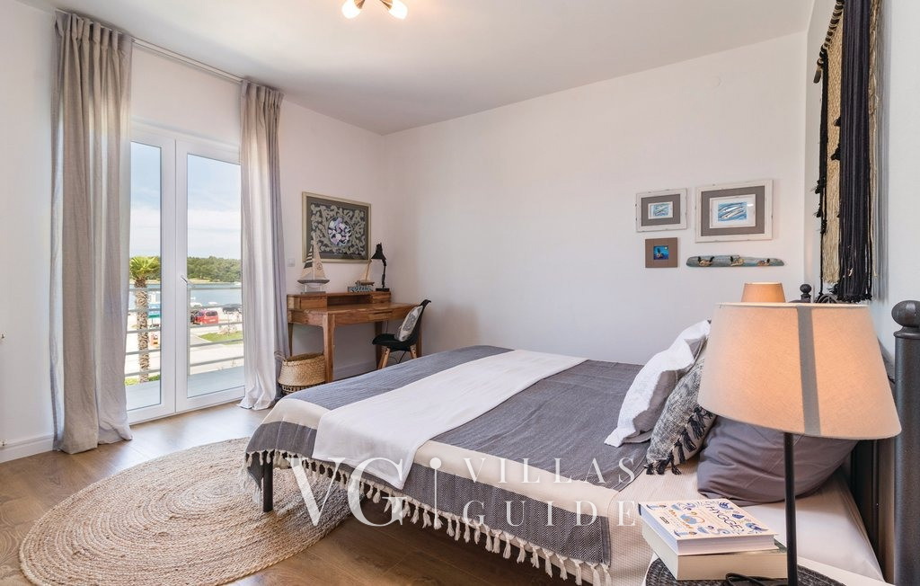 Villa La Vidas Bedroom