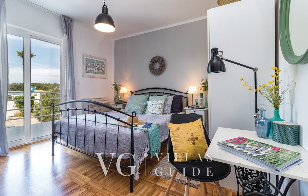 Villa La Vidas Bedroom