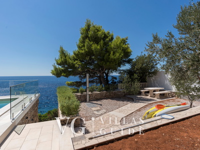 Villa Toma Garden and property exterior