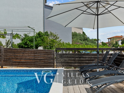 Apartment Petrinić - Sea View & Pool Apartment "V"