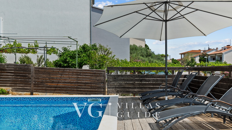 Apartment Petrinić - Sea View & Pool Apartment "V"