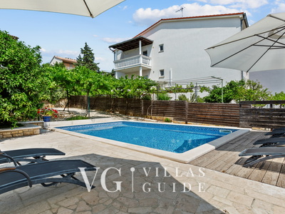 Apartment Petrinić - Sea View & Pool Apartment "V"