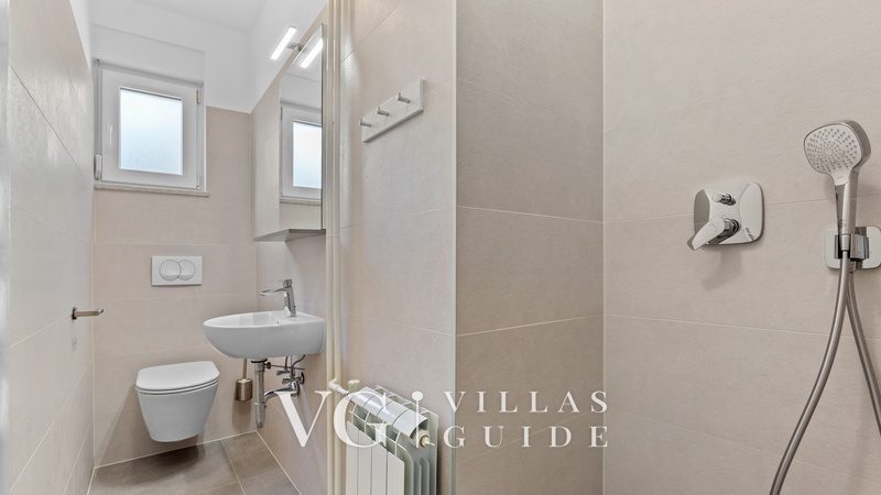 Apartment Petrinić - Sea View & Pool Apartment "V" Badezimmer