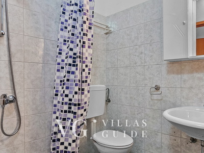 Apartment Petrinić - Sea View & Pool Apartment "F" Kupaonica