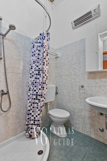 Apartment Petrinić - Sea View & Pool Apartment "F" Badezimmer