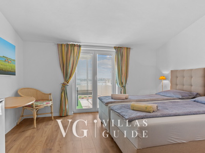 Apartment Petrinić - Sea View & Pool Apartment "F"