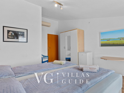 Apartment Petrinić - Sea View & Pool Apartment "F" Bedroom