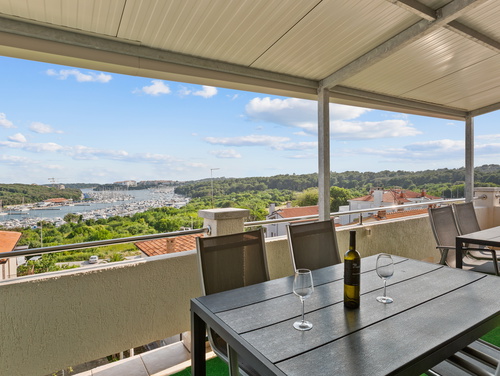 Apartment Petrinić - Sea View & Pool Apartment "F"