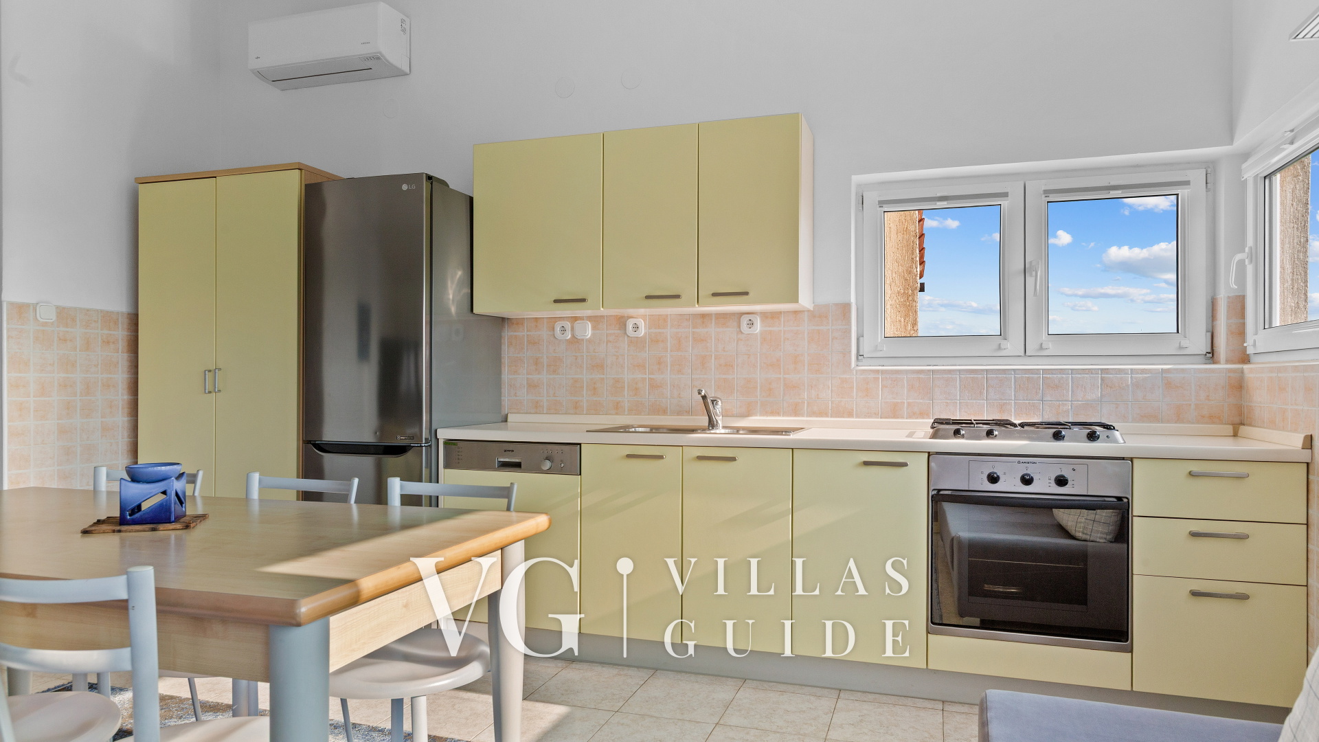 Apartment Petrinić - Sea View & Pool Apartment "F" Kitchen