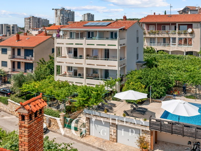 Apartment Petrinić - Sea View & Pool Apartment "F" Dvorište i vanjski dio objekta