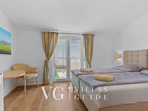 Apartment Petrinić - Sea View & Pool Apartment "F"