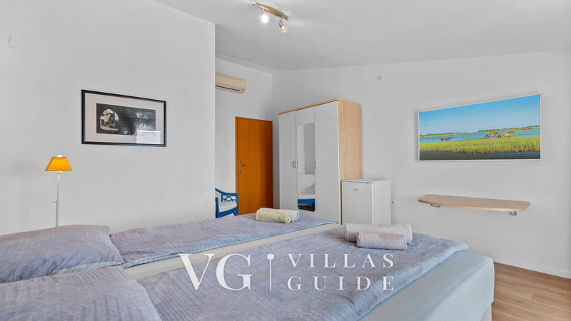 Apartment Petrinić - Sea View & Pool Apartment "F" Schlafzimmer