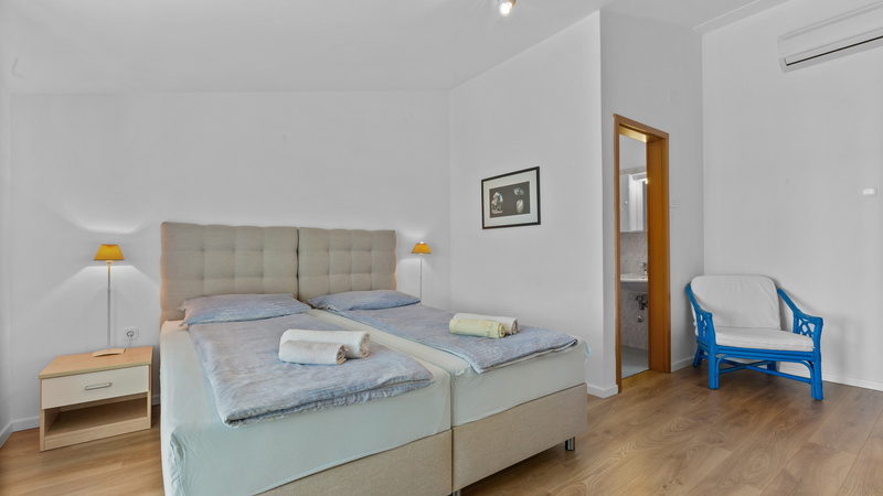 Apartment Petrinić - Sea View & Pool Apartment "F"