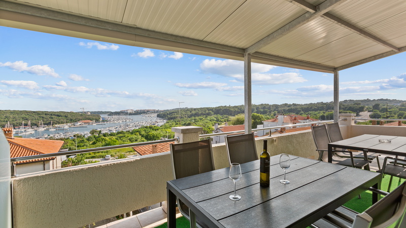 Apartment Petrinić - Sea View & Pool Apartment "F"