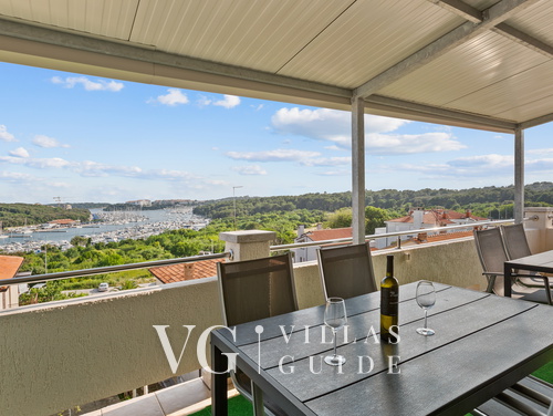 Apartment Petrinić - Sea View & Pool Apartment "F"