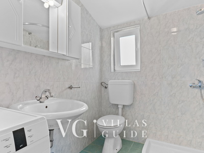 Apartment Petrinić - Sea View & Pool Apartment "F" Kupaonica