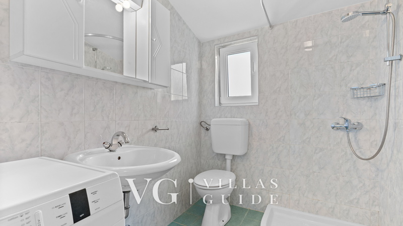 Apartment Petrinić - Sea View & Pool Apartment "F" Badezimmer