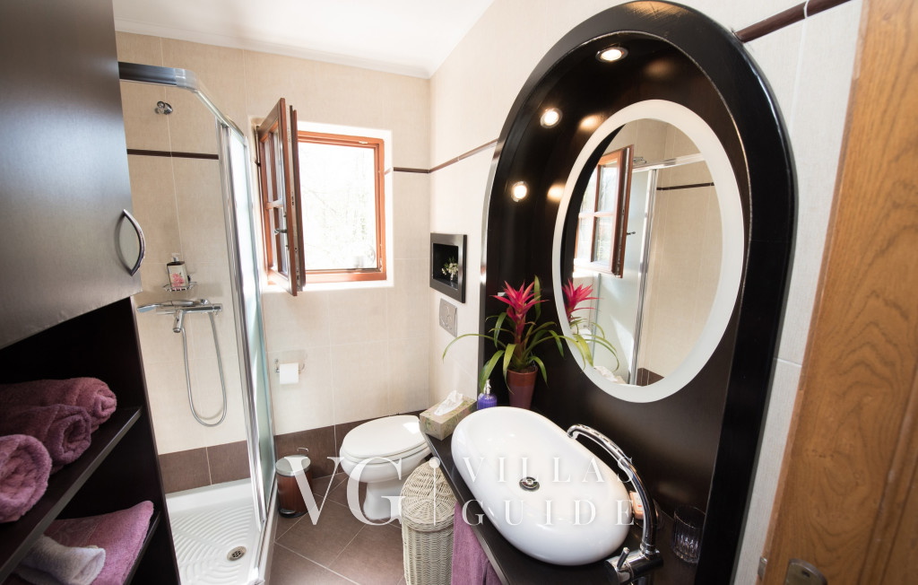 Villa Nature Escape Bathroom