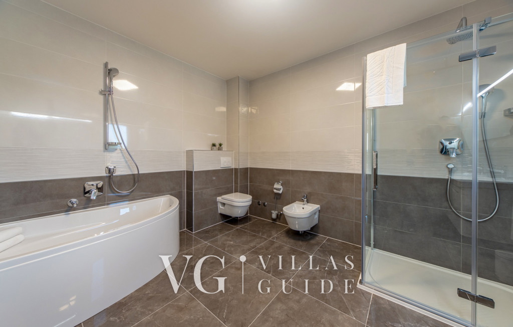 Villa Shaula Bathroom