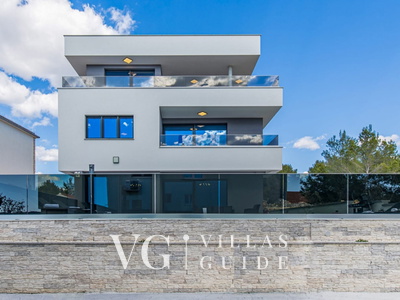 Villa Shaula Garden and property exterior