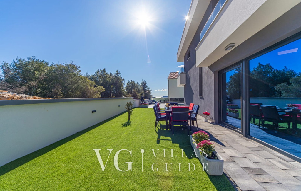 Villa Shaula Garden and property exterior