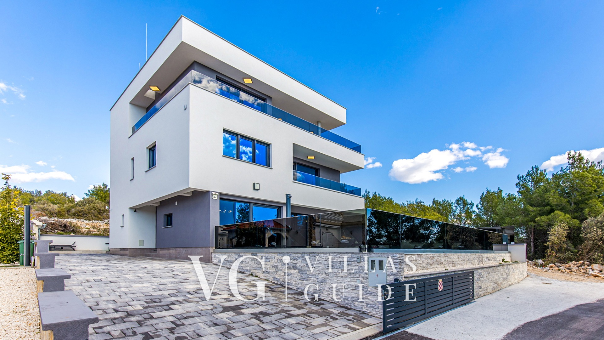 Villa Shaula Garden and property exterior