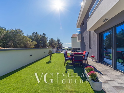 Villa Shaula Garden and property exterior