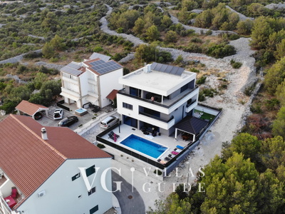 Villa Shaula Garden and property exterior