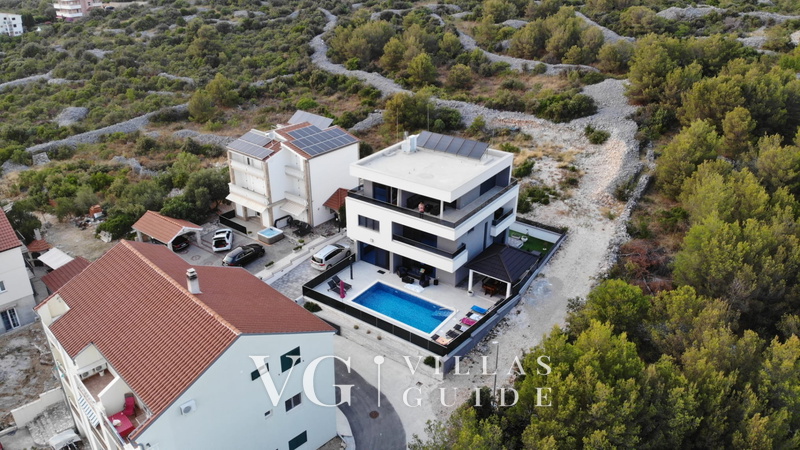 Villa Shaula Garden and property exterior