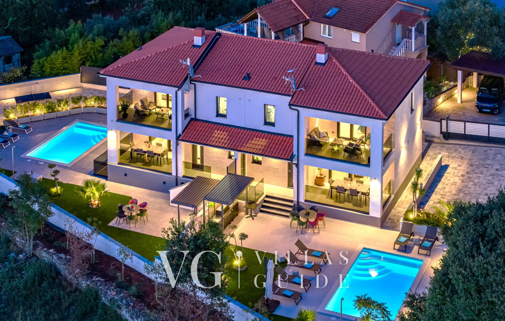 Villa Antares Garden and property exterior