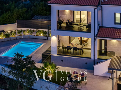 Villa Antares Garden and property exterior