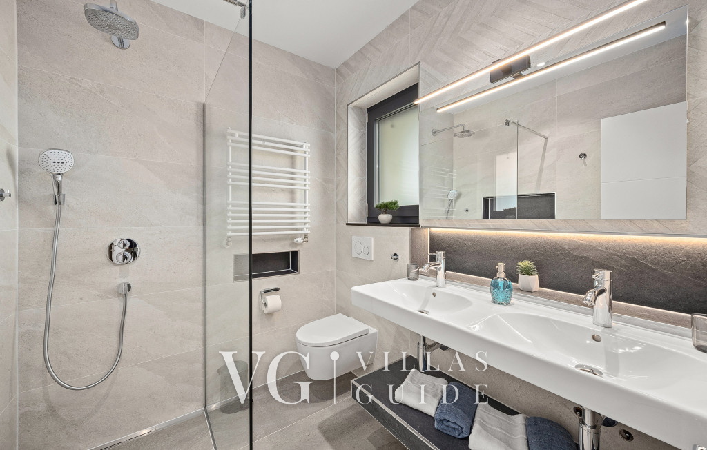 Villa Antares Bathroom