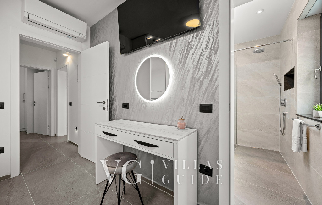 Villa Antares Bedroom