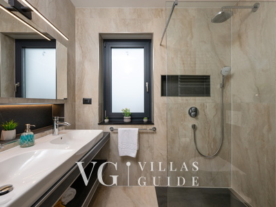 Villa Antares Bathroom