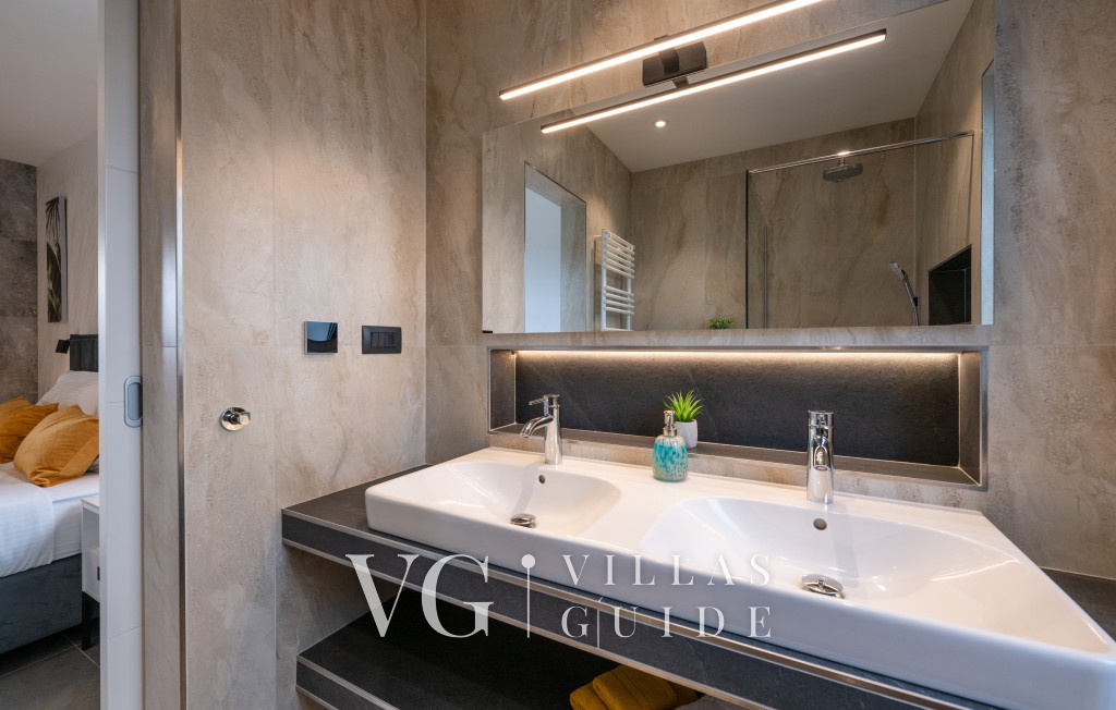 Villa Antares Bathroom