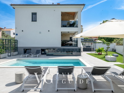 Villa Antares Garden and property exterior