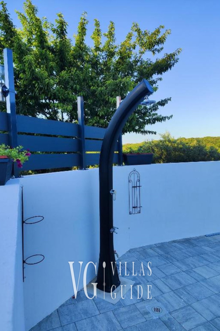 Flora Apartment with private pool Pool