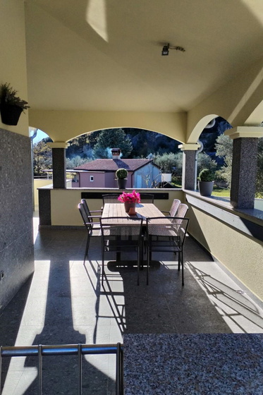 Flora Apartment with private pool